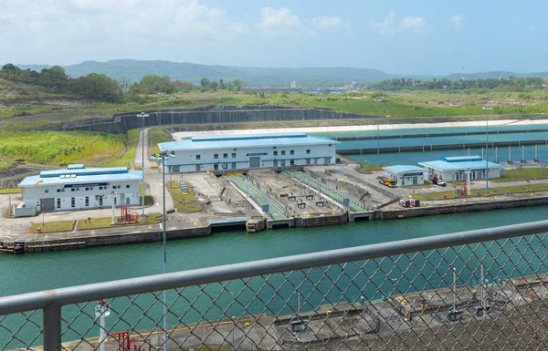 Otevírám Brány Panamského Průplavu Loď Proplouvá Panamským Průplavem Stock Fotografie