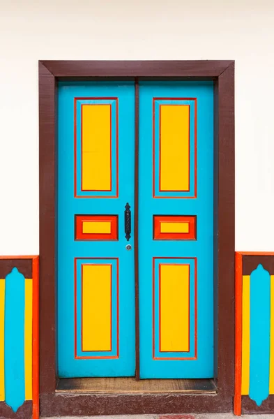 Krásné Fasády Domů Salento City Kolumbii Barevné Dveře Tradičních Domů Stock Obrázky