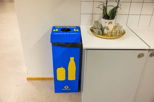 Vue Rapprochée Conteneur Recyclage Pour Boîtes Métalliques Bouteilles Plastique Suède — Photo