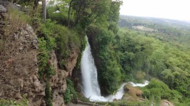 Ağır çekim. Ünlü Edessa şelalelerinin muhteşem manzarası. Güzel doğa geçmişi. Yunanistan. 