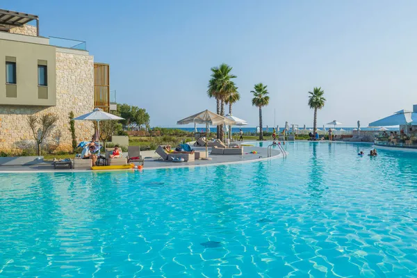 Вигляд Екстер Єру Будівлі Готелю Portes Lithos Luxury Resort Басейном — стокове фото