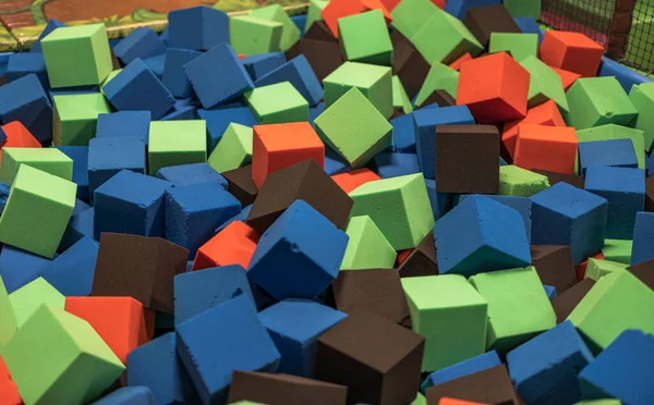 Игра Пенопластовыми Кубиками Крытой Детской Площадке Центре Активности Швеция — стоковое фото