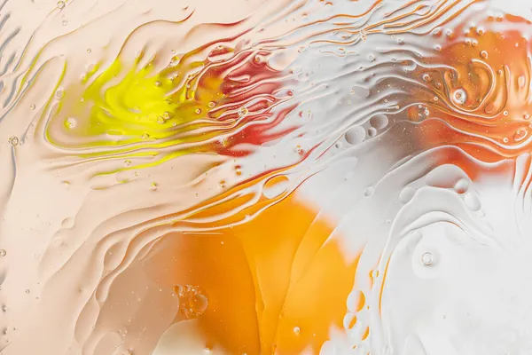 Kırmızı, turuncu soyut arkaplan üzerindeki renkli su dokusunun güzel manzarası. 