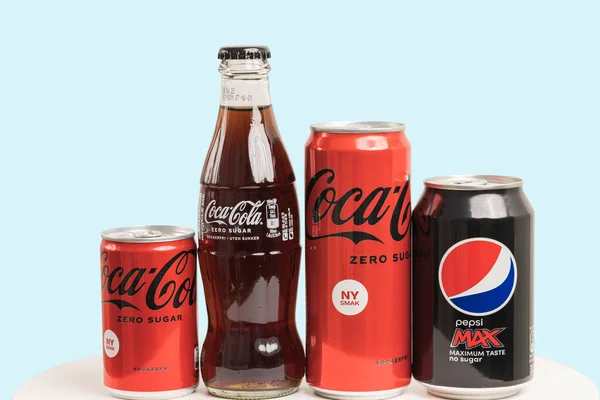 Мбаппе Вид Различных Видов Кока Колы Пепси Колы Сахара Изолированы — стоковое фото