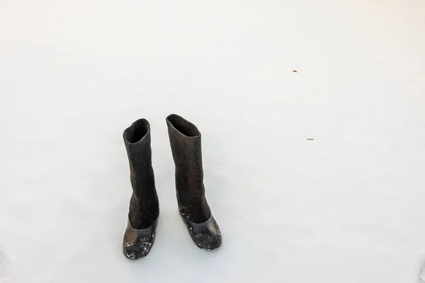 Close View Warm Felt Boots Rubber Galoshes Standing Snow Frosty — Stock fotografie