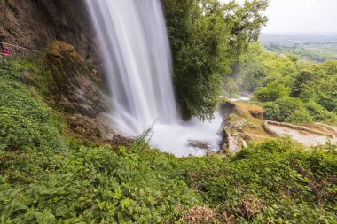 Yunanistan 'ın ünlü şelalelerinin muhteşem manzarası. Güzel doğa geçmişi.