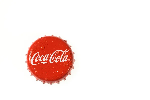 Vista Cerca Las Tapas Metálicas Coca Cola Con Gotas Aisladas — Foto de Stock