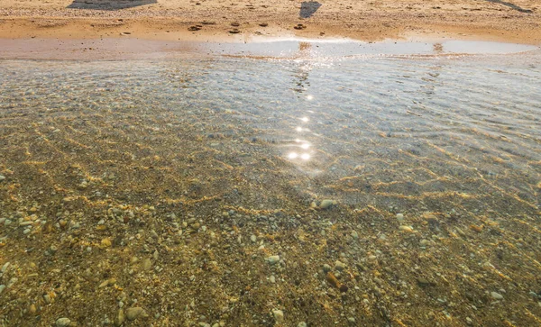 Vue Plage Villégiature Avec Reflet Soleil Sur Surface Des Eaux — Photo