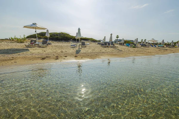 Beautiful View White Sand Greece Beach Empty Sunbeds Sun Umbrellas — Stock Photo, Image
