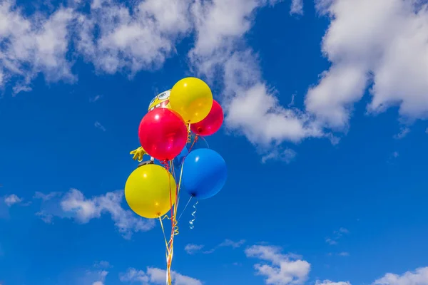 Bela Vista Hélio Balões Coloridos Esponja Bob Figura Fundo Céu — Fotografia de Stock