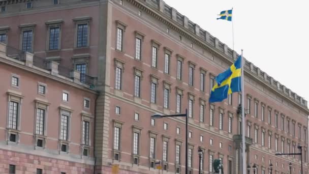 Bela Vista Das Bandeiras Suecas Perto Lugar Realeza Suécia — Vídeo de Stock
