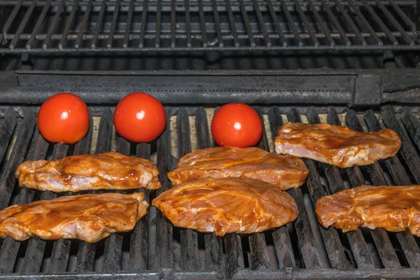 Vista Cerca Del Filete Carne Parrilla Tomates Aire Libre Países — Foto de Stock