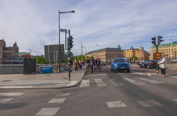 Вид Транспортні Засоби Велосипеди Рухаються Центральній Вулиці Stockholm Cityscape View — стокове фото