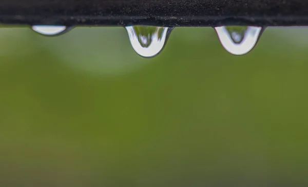 Vista Macro Cercana Gotas Lluvia Que Caen Desde Marco Ventana — Foto de Stock