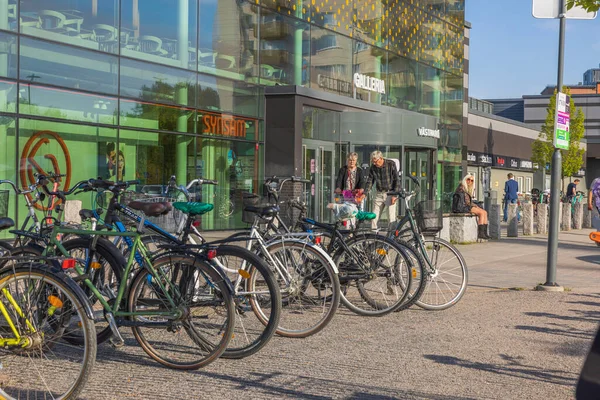 Plaza Aparcamiento Para Bicicletas Una Vista Del Centro Comercial Ciudad — Foto de Stock