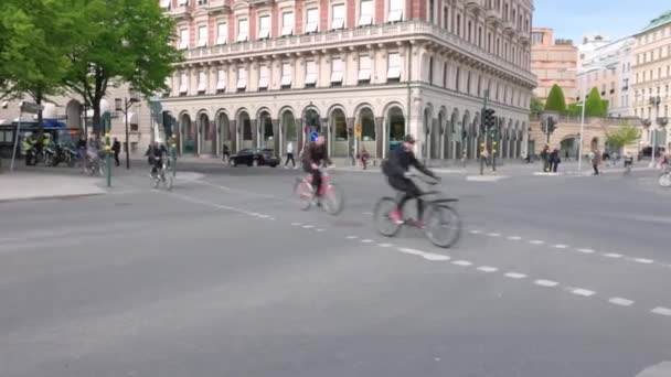 Vista Veículos Bicicletas Movimento Centro Rua Vista Cidade Estocolmo Conceito — Vídeo de Stock