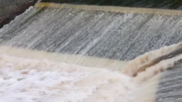 Schöne Aussicht Auf Kaskade Von Wasser Fließt Fluss Zentrum Von — Stockvideo