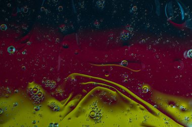 Almanya bayrağının soyut tasarım dokusuna yakın görünüm.