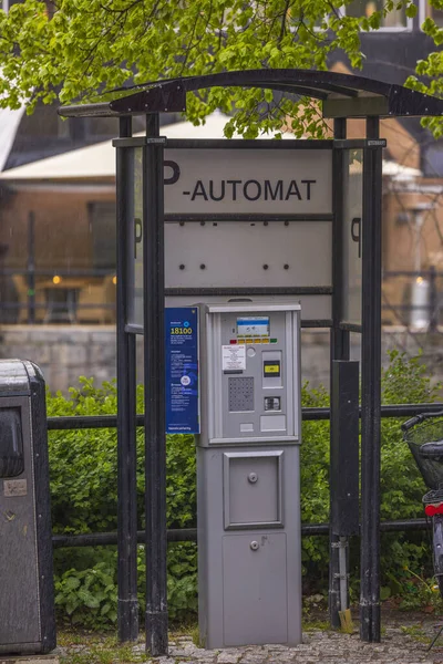 Закрыть Обзор Городской Парковки Оборудованной Автоматом Оплаты Швеция Уппсала 2022 — стоковое фото
