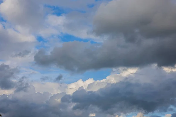 Gyönyörű Kilátás Kék Égre Felhőkkel — Stock Fotó