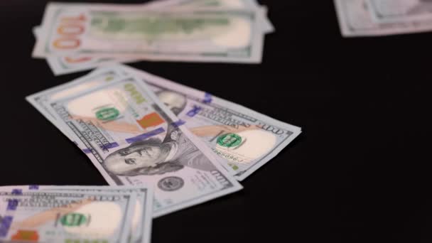 Vista Perto Das Notas Dólar Que Caem Sobre Fundo Preto — Vídeo de Stock