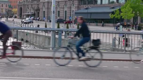 View Vehicles Bicycles Moving Downtown Street Stockholm Cityscape View Sweden — Stock Video