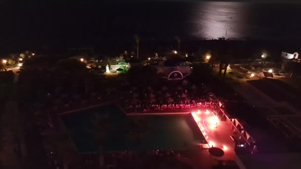 Hermosa Vista Los Terrenos Del Hotel Con Espectáculo Fuego Programa — Vídeo de stock