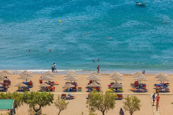Beautiful View People Relaxing Sandy Beach Sun Loungers Island Mediterranean — Fotografia de Stock