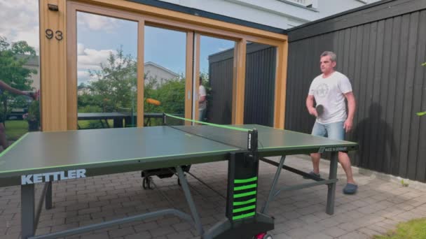 Couple Playing Table Tennis Ping Pong Home Yard Outdoor Home — Video Stock