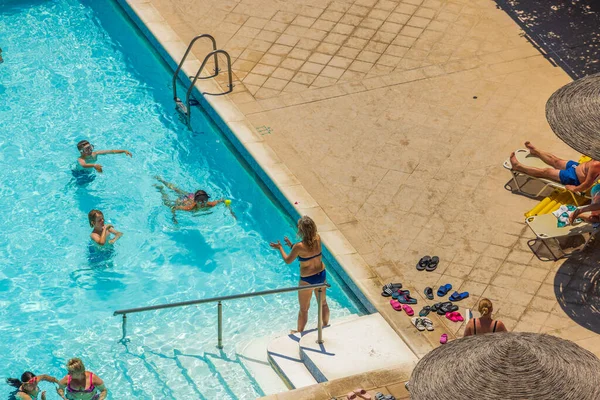 Beautiful Top View Tourists Bathing Hotel Outdoor Swimming Pool Rhodes —  Fotos de Stock