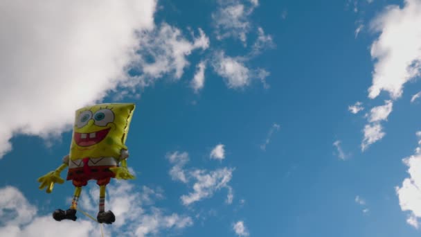 View Holiday Foldable Sponge Bob Figure Blue Sky White Clouds — Wideo stockowe
