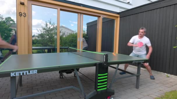Couple Playing Table Tennis Ping Pong Home Yard Outdoor Home — Stock Video