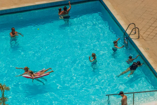 Beautiful View Tourists Bathing Hotel Outdoor Swimming Pool Rhodes Greece —  Fotos de Stock