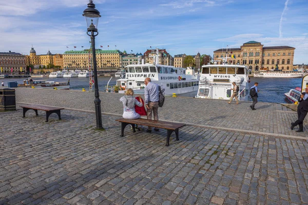 Beautiful View People Pier Center Stockholm Sweden 2022 — Zdjęcie stockowe
