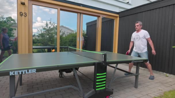 Slow Motion Couple Playing Table Tennis Ping Pong Home Yard — Stockvideo