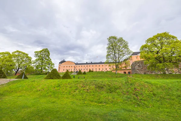 Beautiful View Royal Palace Green Lawn Building Foreground Sweden — Stok fotoğraf