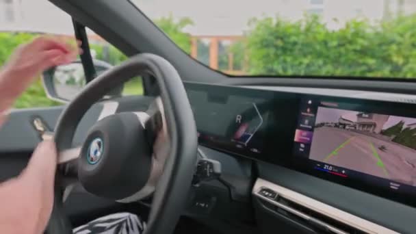 View Parking Assistance Picture Electronic Display New Bmw Ix40 Vehicle — Video