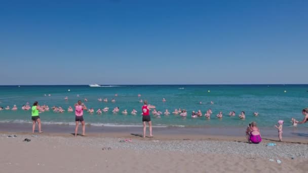 View People Exercising Water Group Hotel Sport Instructors Rhodes Greece — Stok video