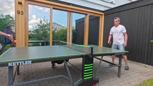 Couple Playing Table Tennis Ping Pong Home Yard Slow Motion — Wideo stockowe