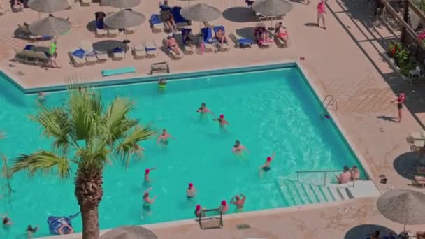 Top View Hotel Tourists Outdoor Swimming Pool Rhodes Greece 2022 — 비디오