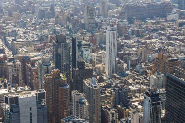 Güneşli bir günde Manhattan, New York 'taki gökdelenden güzel bir manzara. - New York. ABD. 