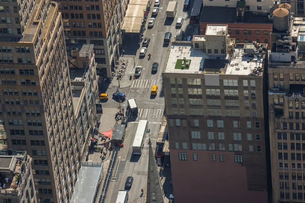 Empire State Binası 'ndan Manhattan sokaklarından birinin manzarası çok güzel. - New York. ABD..  
