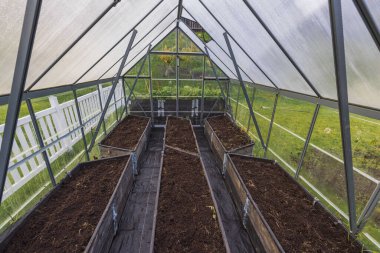 Hasattan sonra seranın sonbahar manzarası çok güzel ve kış dönemi için hazırlanıyor. İsveç.