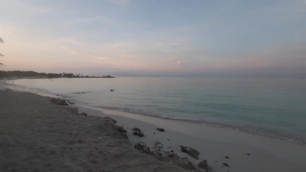 Nádherný Výhled Východ Slunce Atlantském Oceánu Ostrově Aruba Bílé Písčité — Stock video