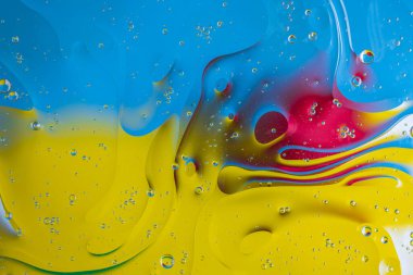 Soyut tasarımın güzel görünümü Kırmızı, sarı ve mavi renkler.