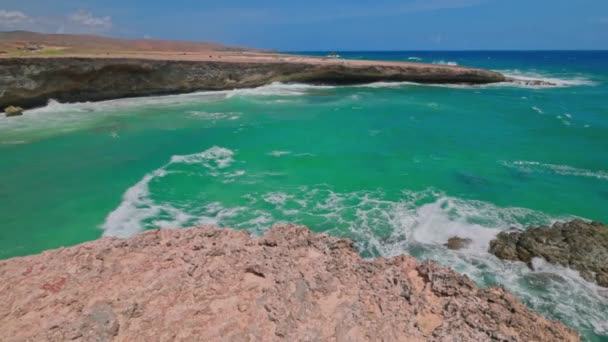 Herrlicher Blick Auf Große Türkisfarbene Wellen Atlantik Der Westlichen Felsküste — Stockvideo