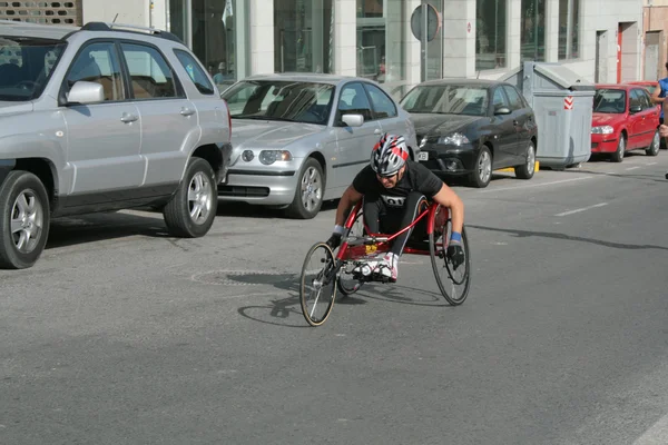 Participando en una media maratón sobre ruedas — Foto de Stock