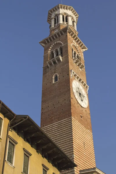 Torre dei lamberti (verona, Itálie) — Stock fotografie
