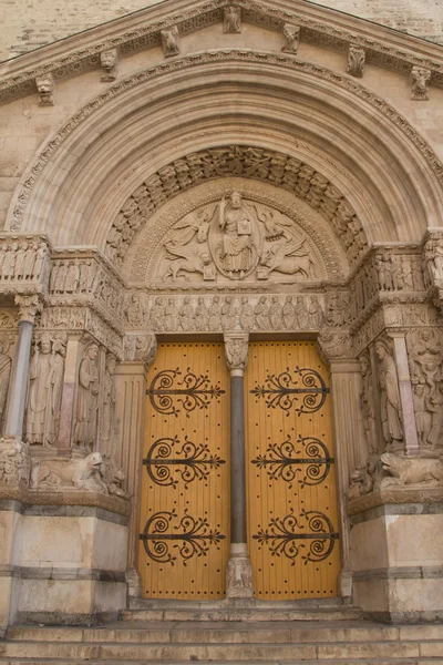 Detalle del Portal de St Trophime (Arles, Francia ) — Foto de Stock