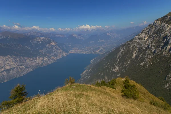 Paisaje del Lago de Garda (Italia ) — Foto de Stock